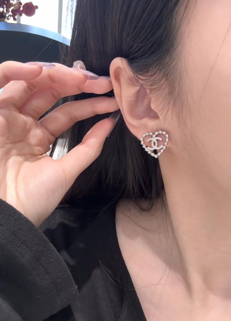 A1102 Chanel earrings