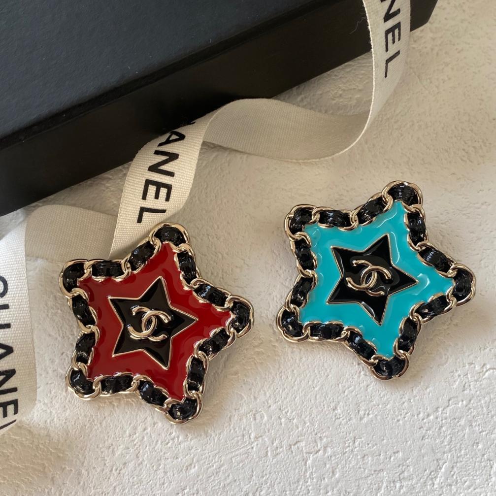 C054 Chanel star brooch