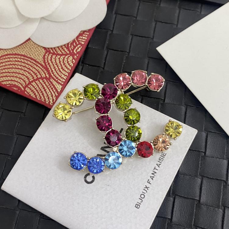 C334 Chanel cc brooch