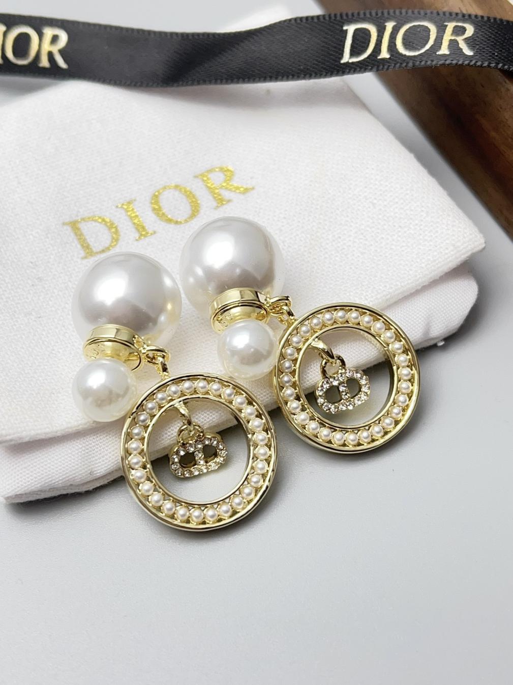 A1098 Dior pearls earrings