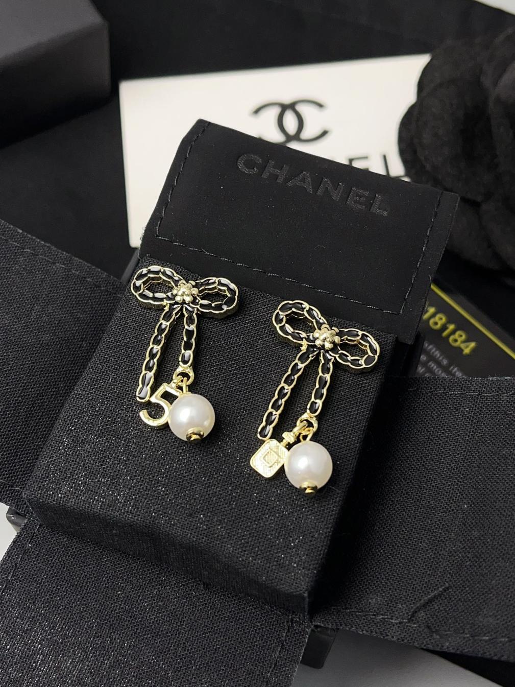 A1097 Chanel earrings