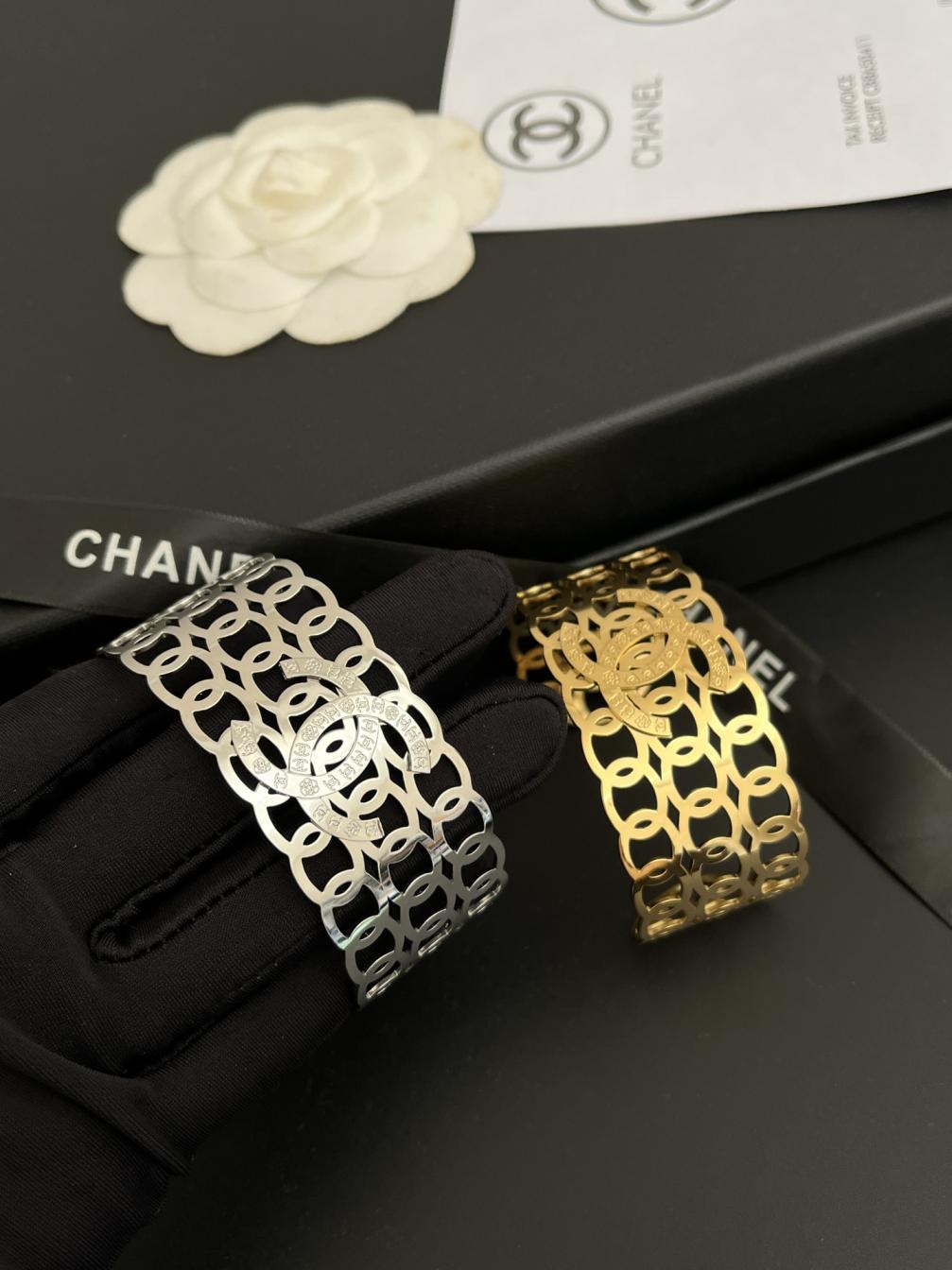S432 Chanel hollow bracelet
