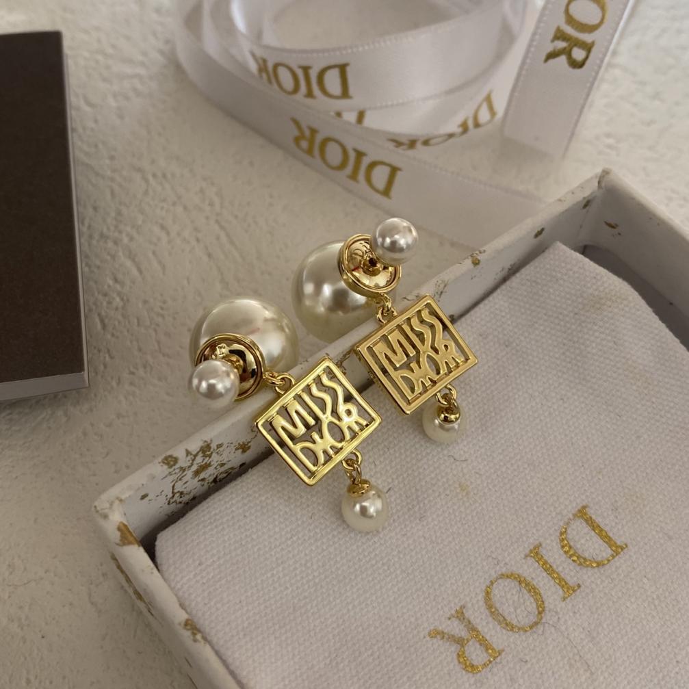 A424 DIOR earrings