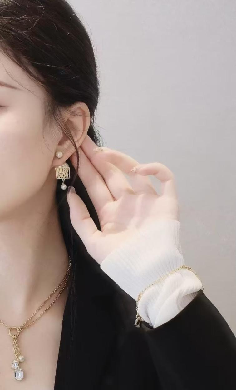 A424 DIOR earrings