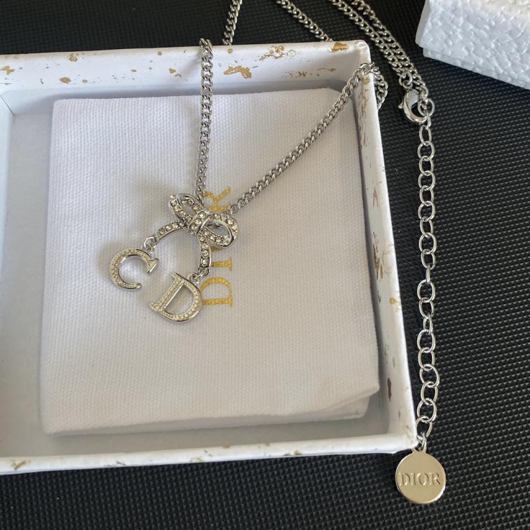 B063 Dior necklace