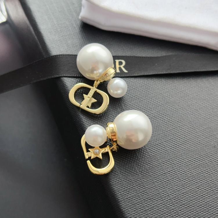 A1118 Dior CD Pearls earrings