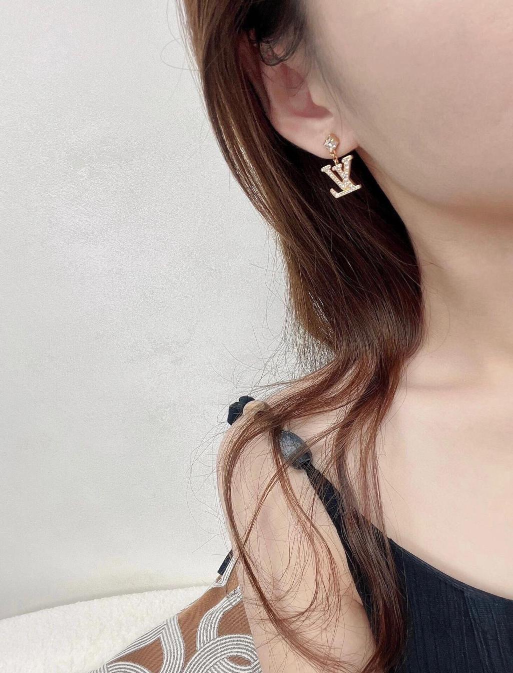 A1126 LV earrings