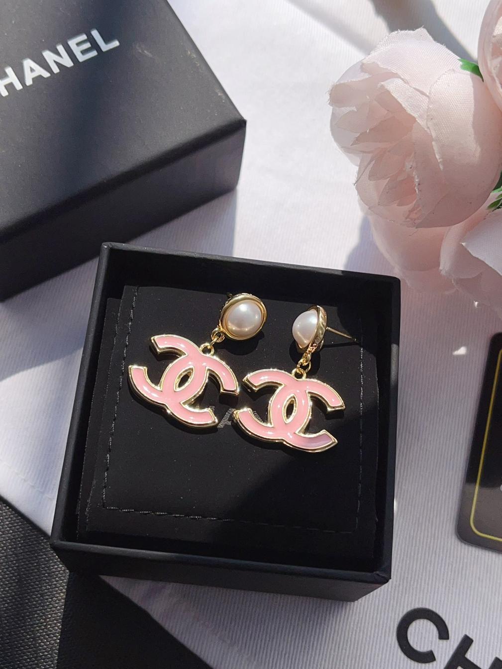 A1108 Chanel Pink CC earrings