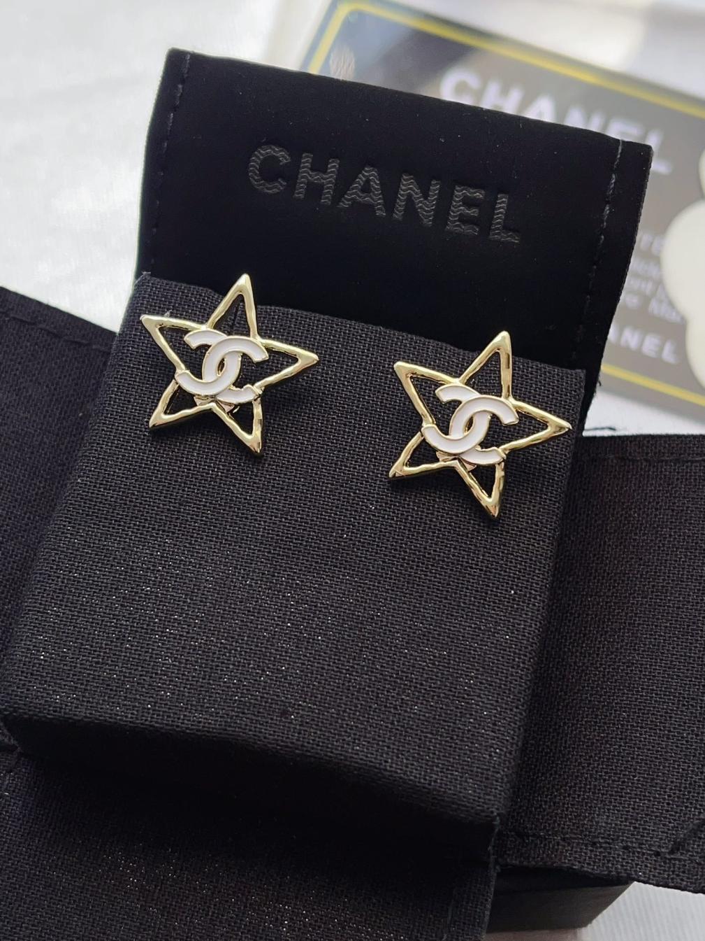 A1107 Chanel hollow star earrings