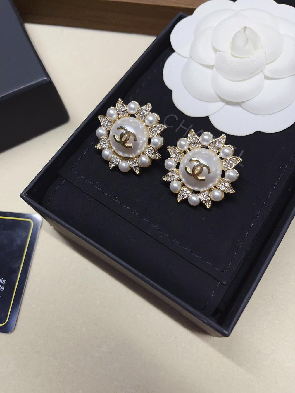 A1112 Chanel earrings