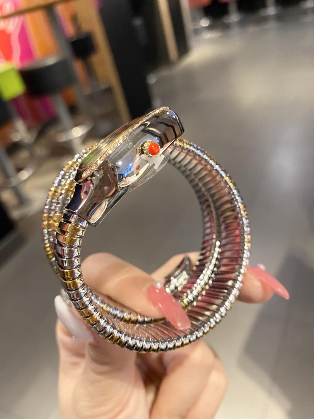 BV Bvlgari Golden snake quartz watch 116301