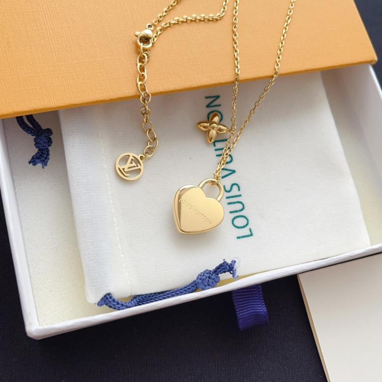 X664 LV Heart necklace