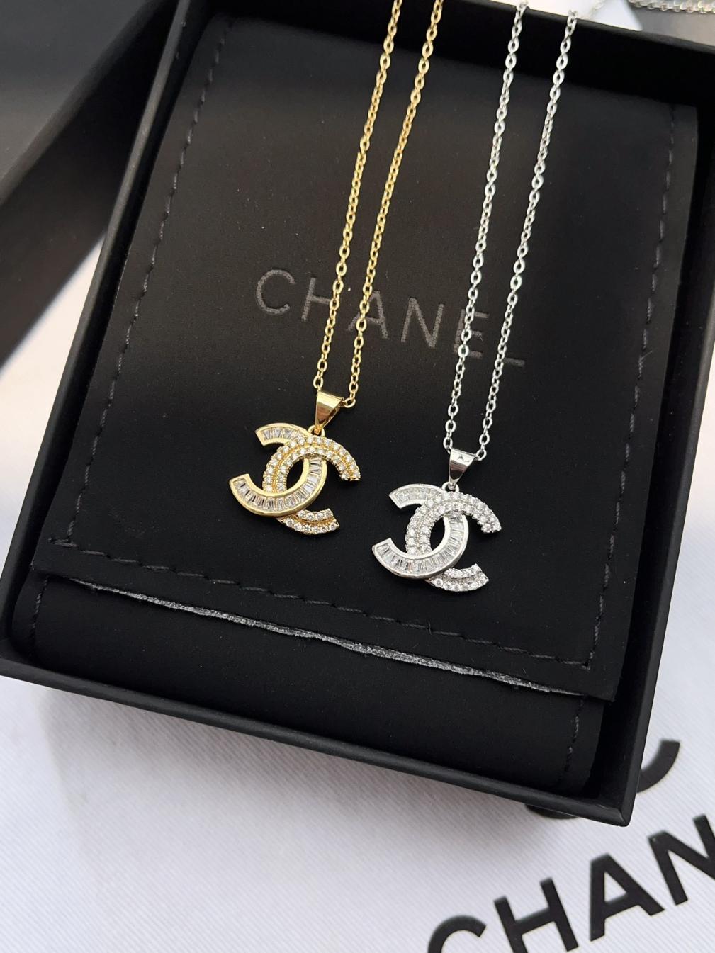 X668 Chanel CC necklace