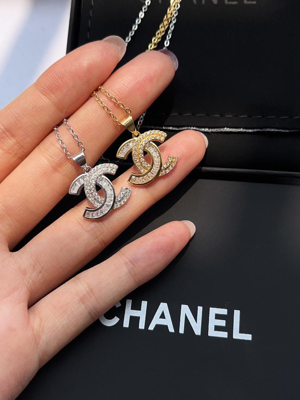 X668 Chanel CC necklace