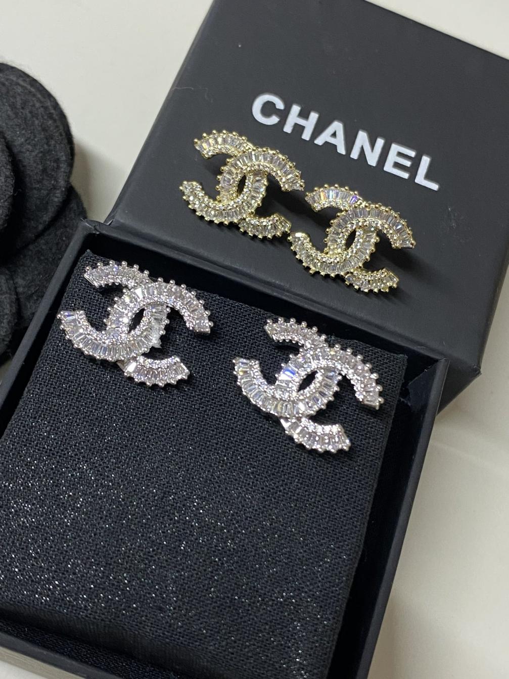 A1139 Chanel CC earrings