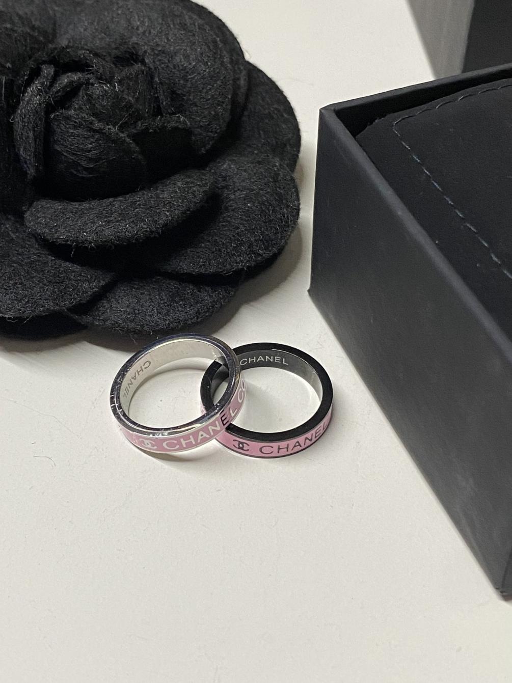 J132 Chanel ring