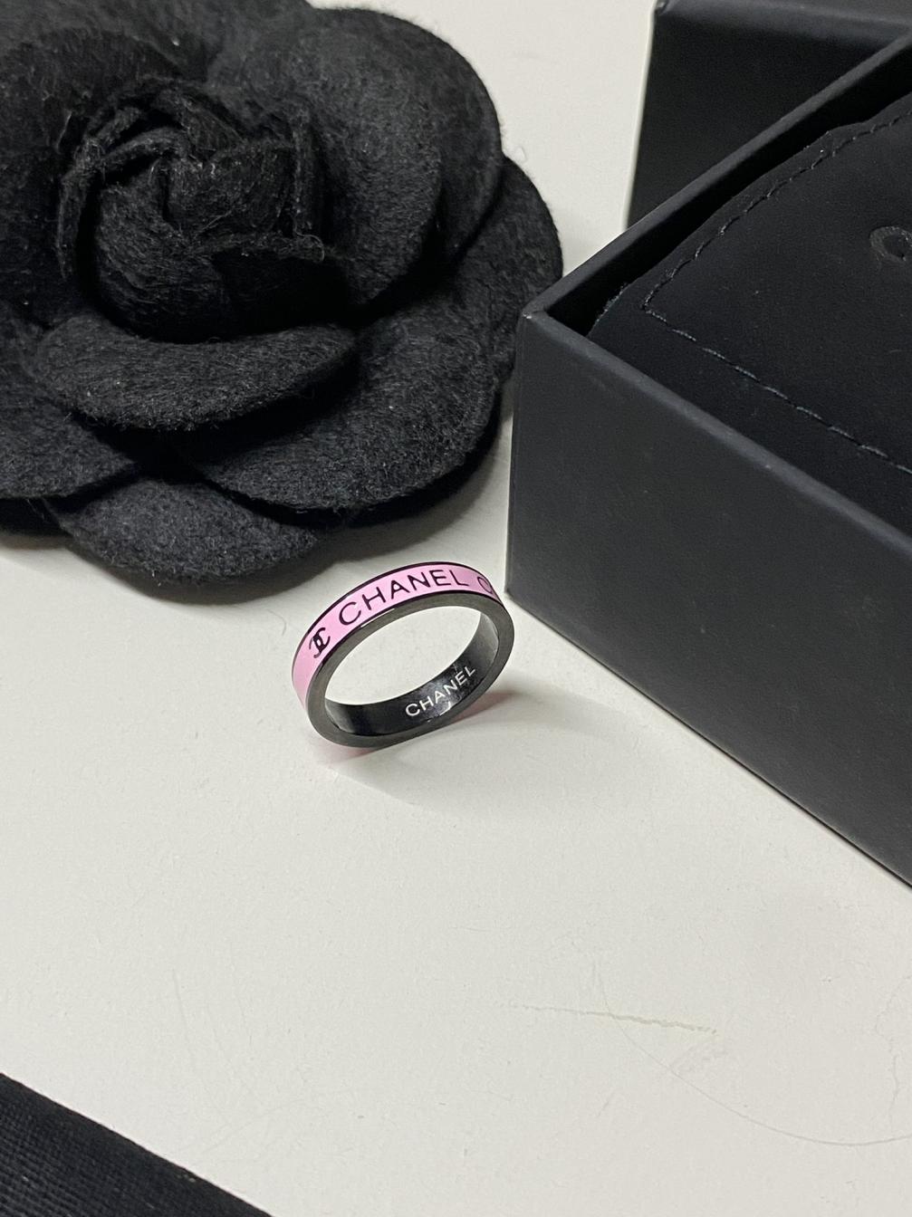 J132 Chanel ring
