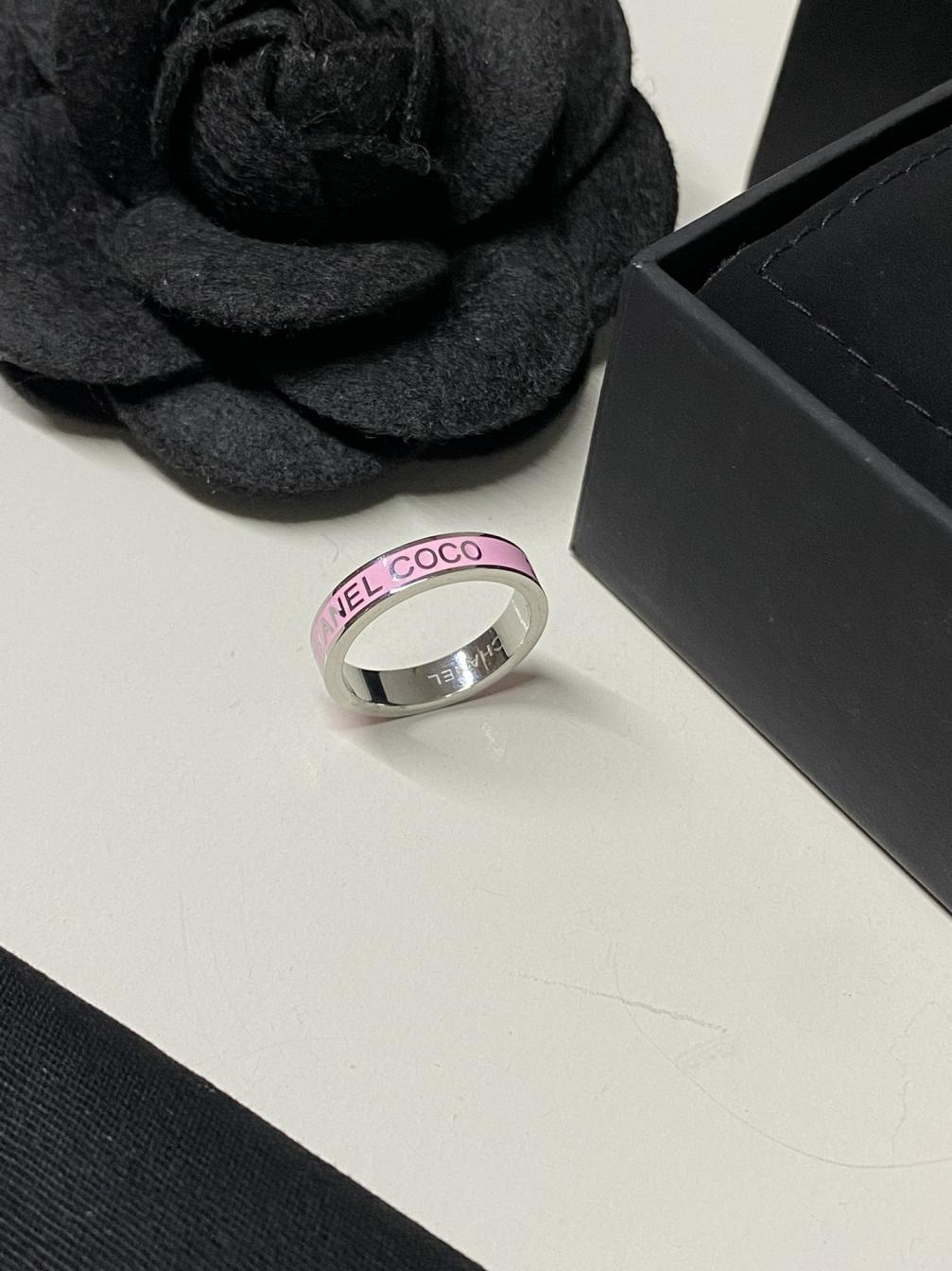 J132 Chanel ring