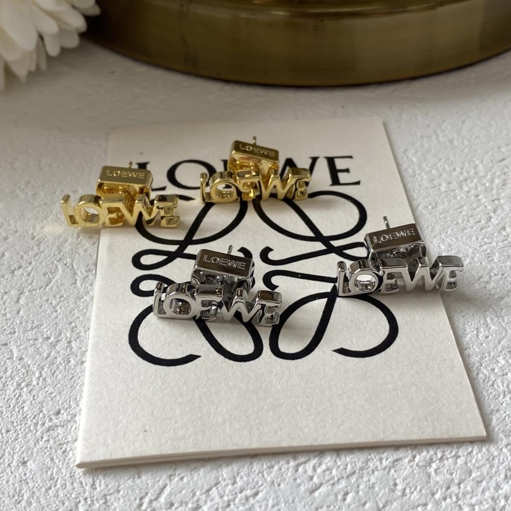 A834 LOEWE earrings