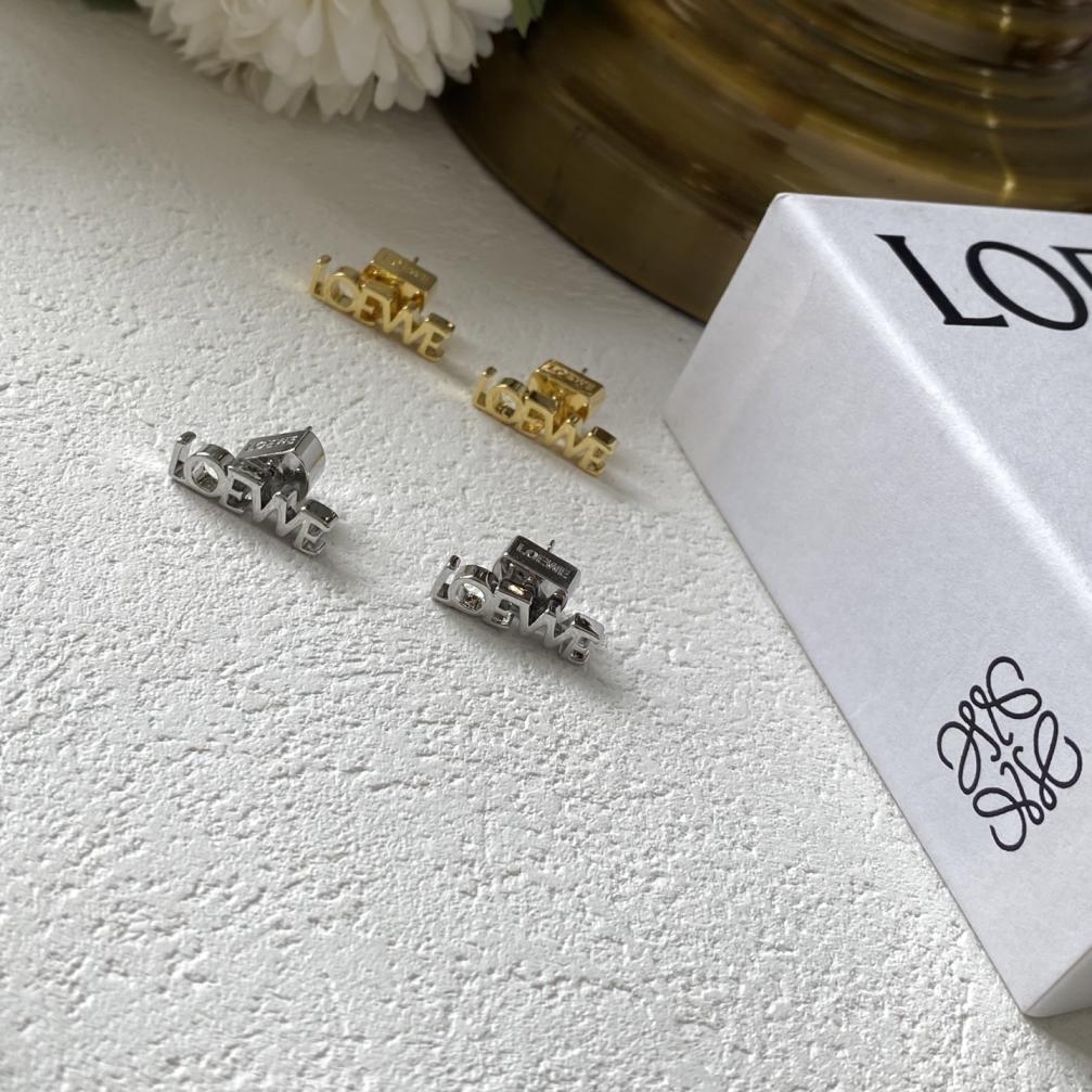 A834 LOEWE earrings