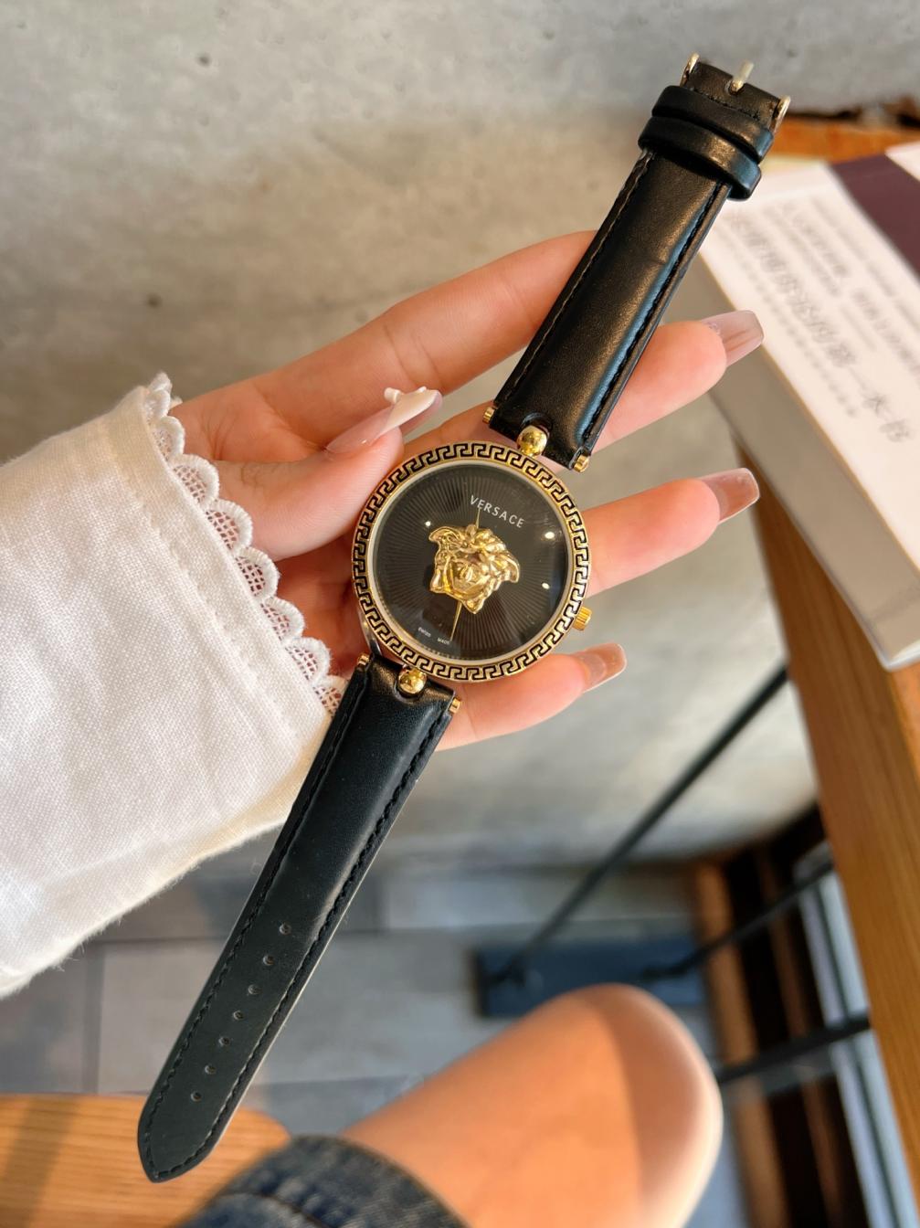 Versace leather quartz watch 116400