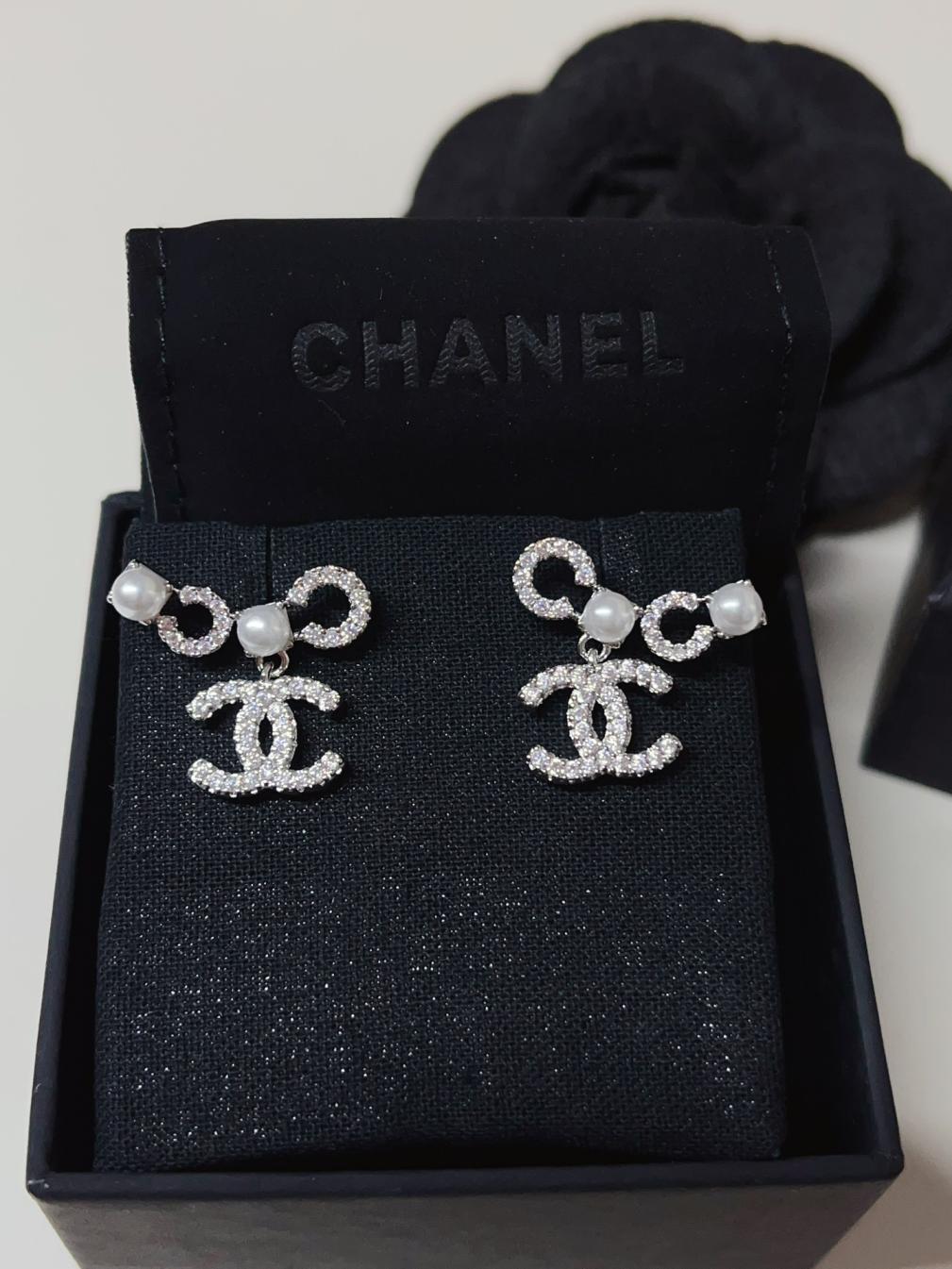 A1143 Chanel coco earrings