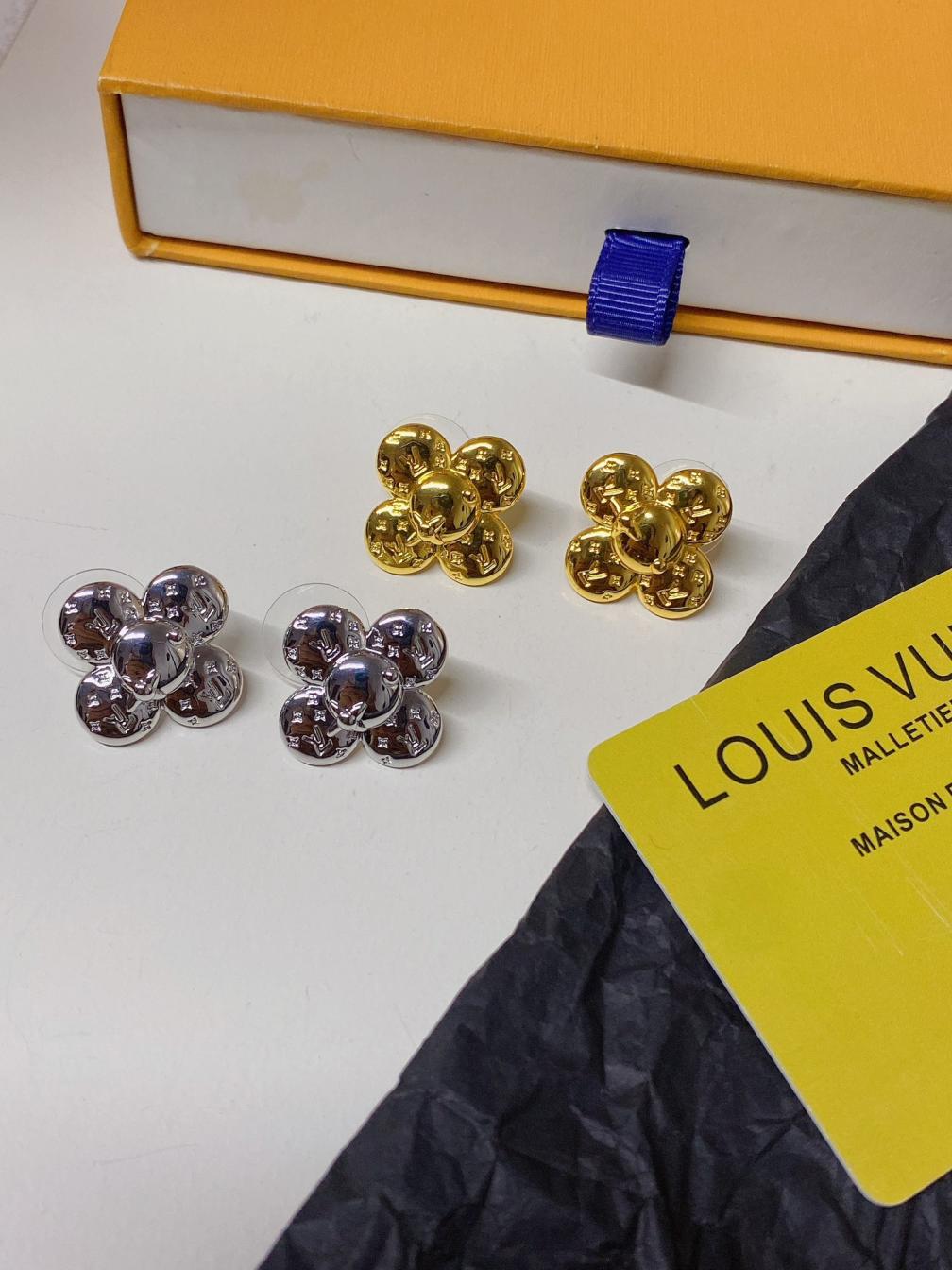 A1145 LV earrings