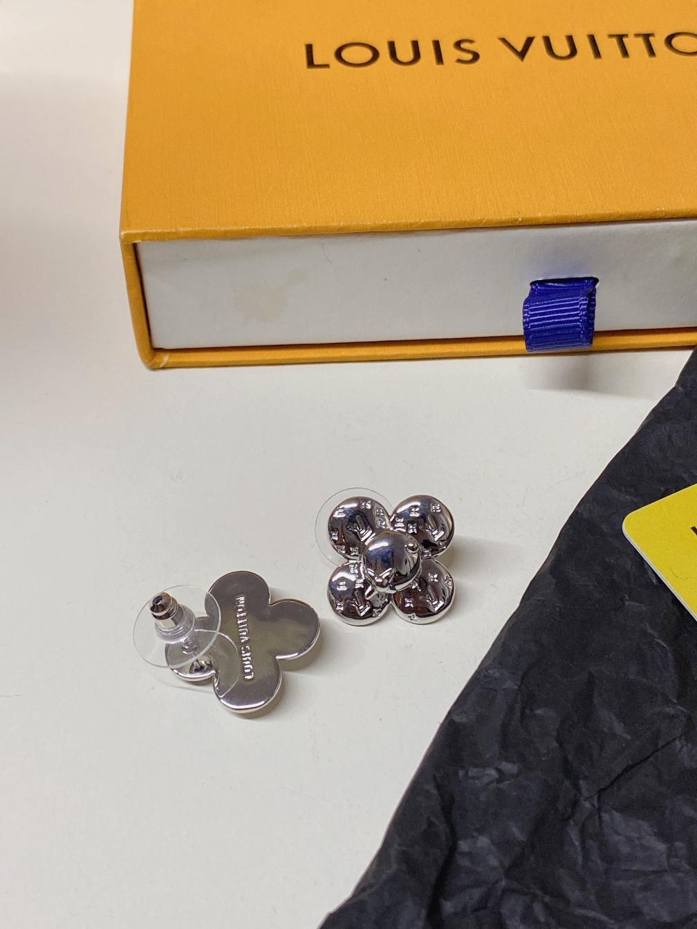 A1145 LV earrings