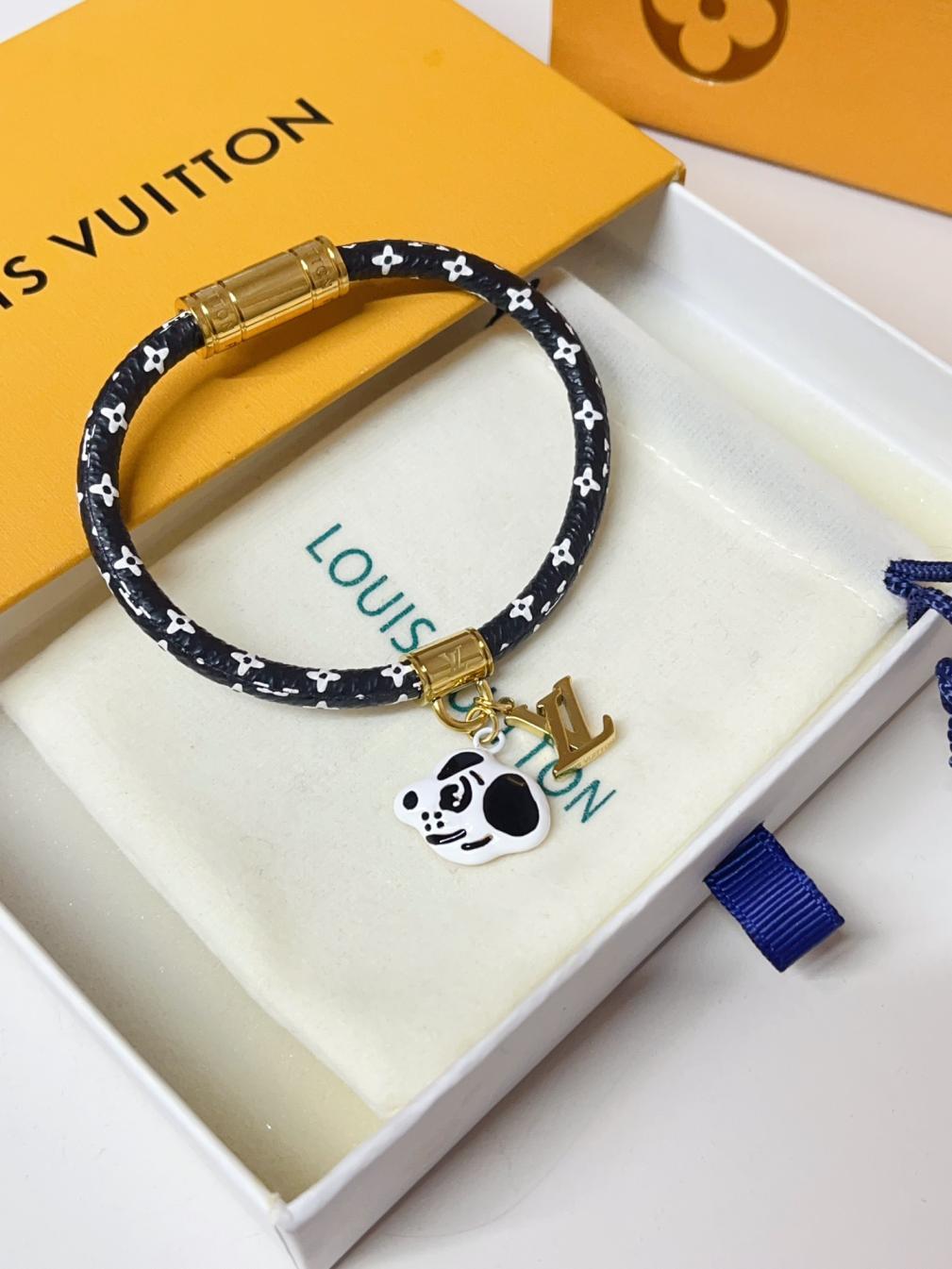 S445 LV Leather bracelet