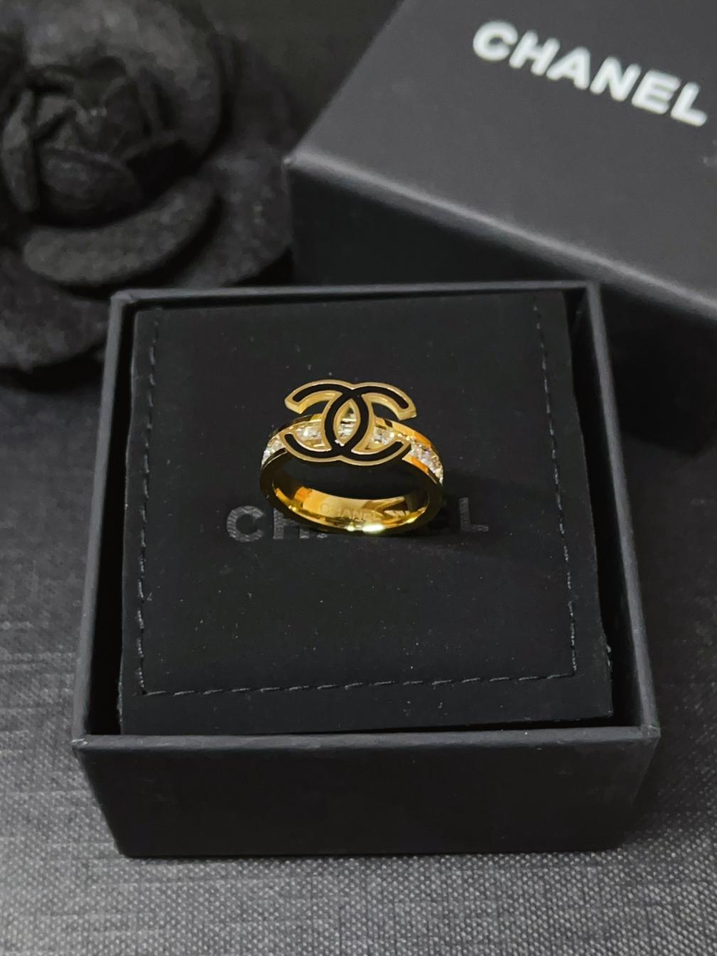 J135 Chanel Black CC Ring