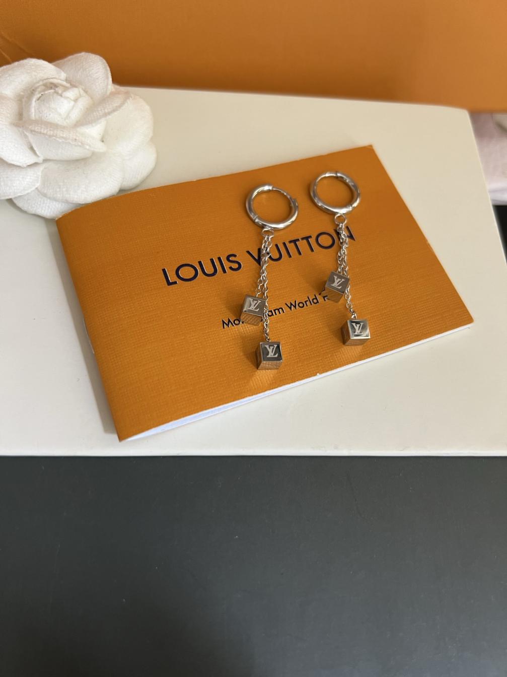 LV Titanium steel earrings 116421