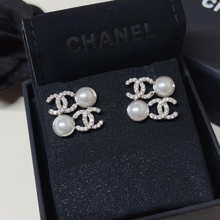 A1146 Chanel earrings