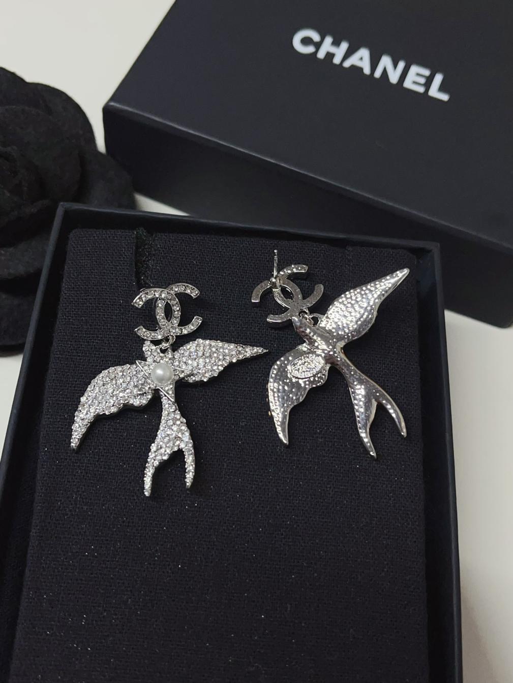 A1148 Chanel Crystal Bird earrings