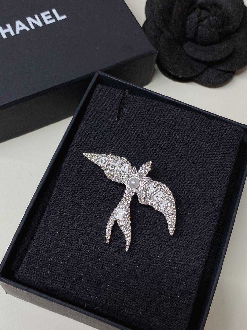 D183 Chane Crystal Bird brooch