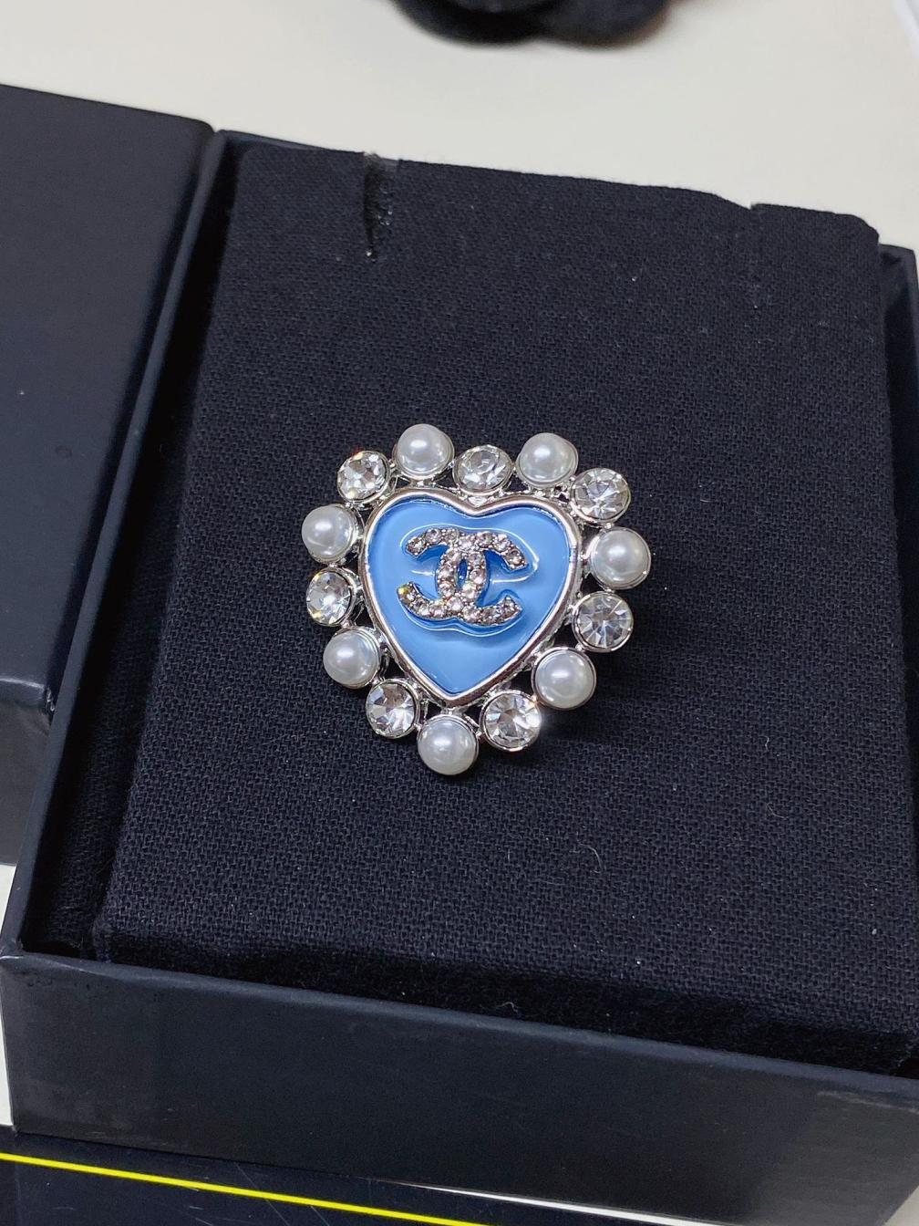D184 Chanel blue heart brooch