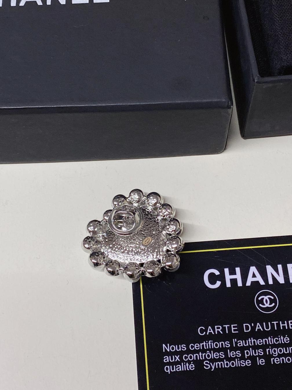 D184 Chanel blue heart brooch