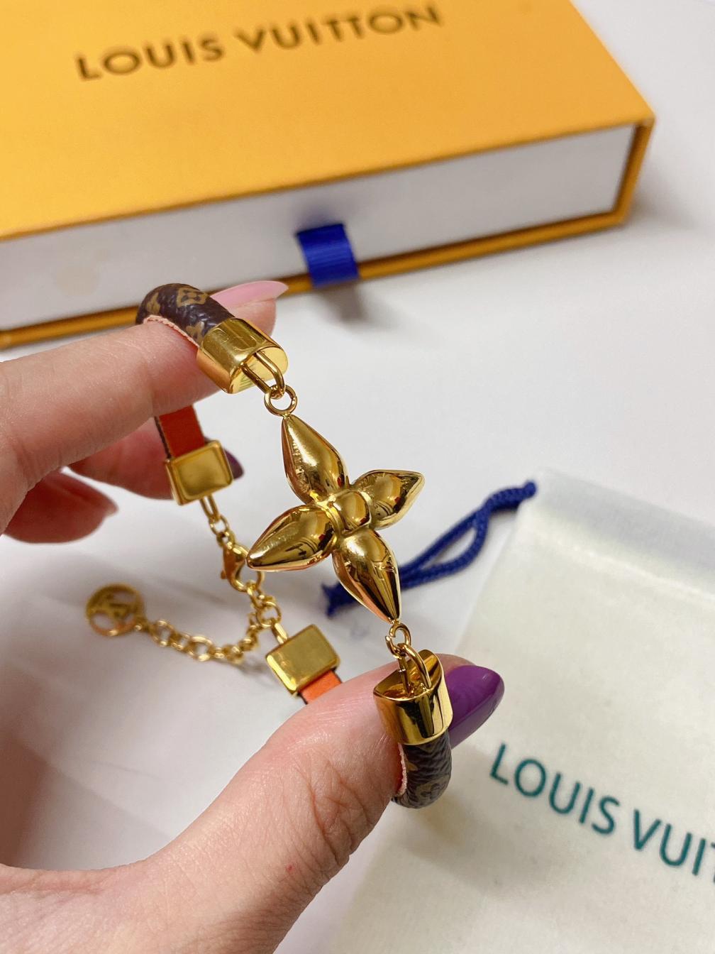 S439 LV LOUISETTE Leather bracelet