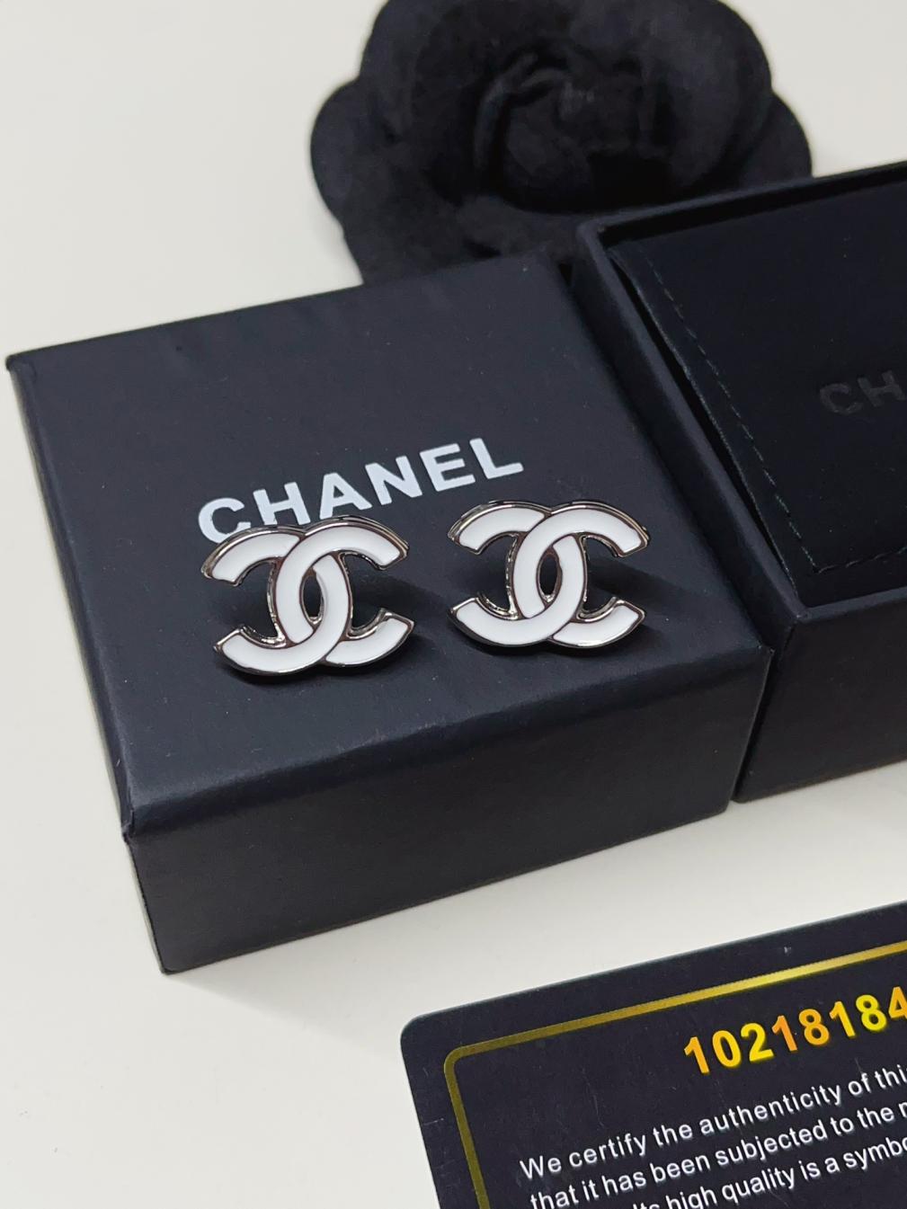 A1154 Chanel CC earrings