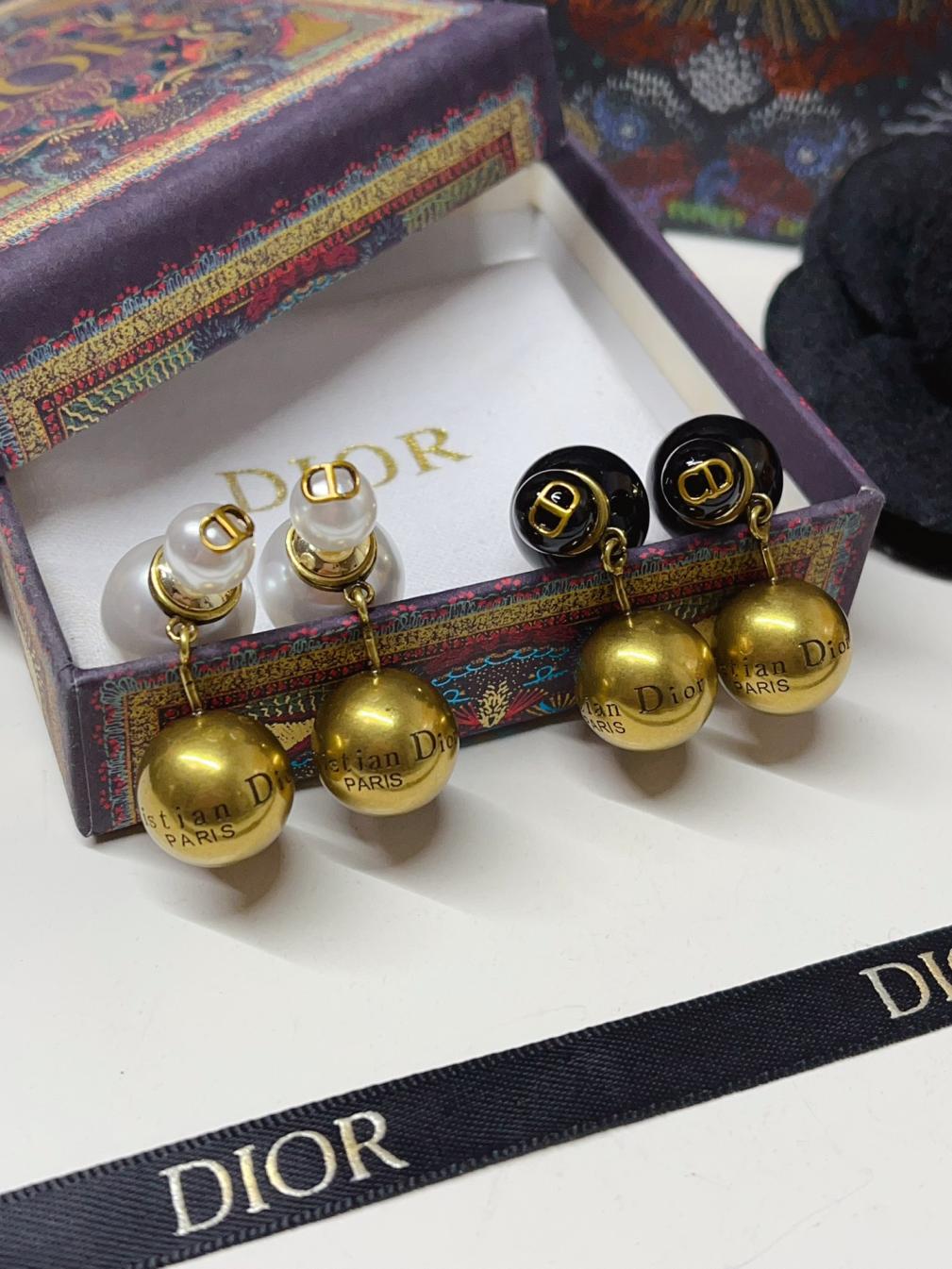 A1156 Dior Tribales earrings