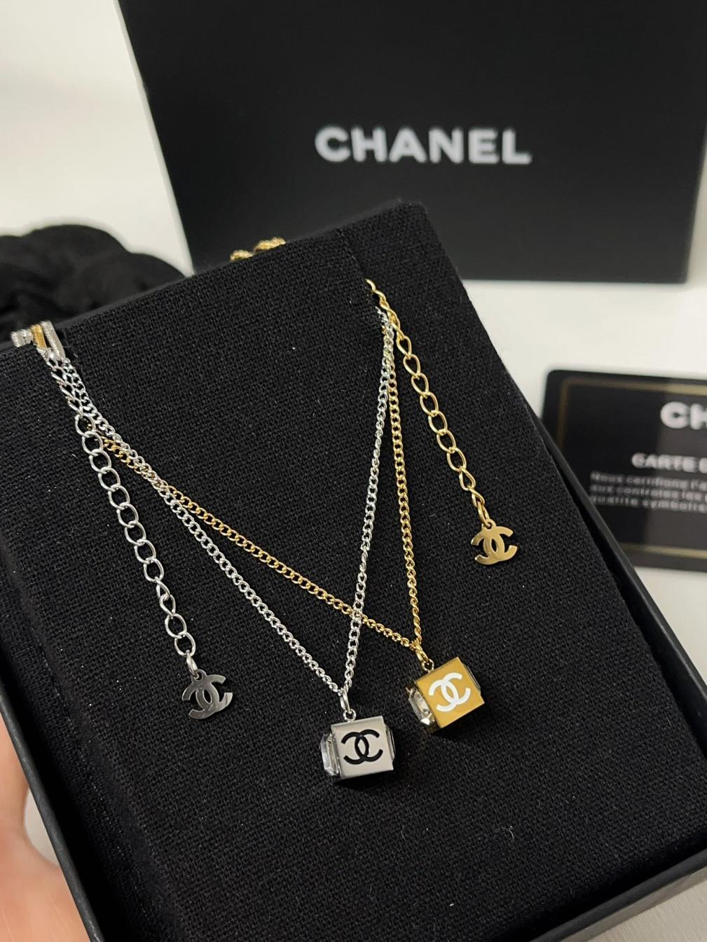 X682 Chanel square necklace