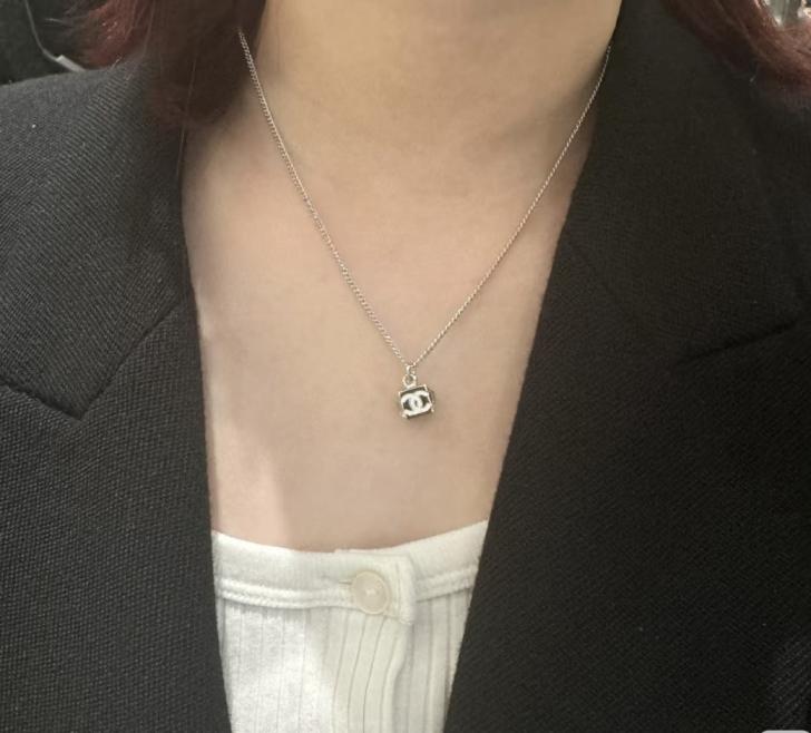 X682 Chanel square necklace