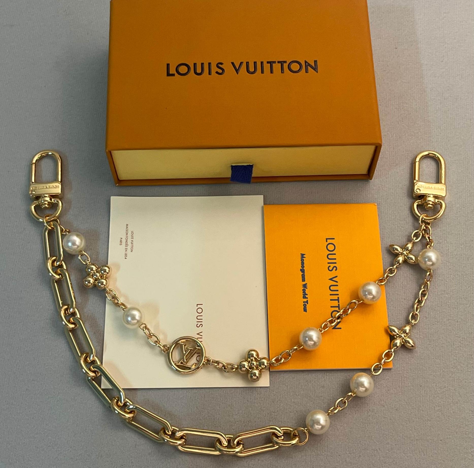 LV Figaro waist/bag chain charms 116581