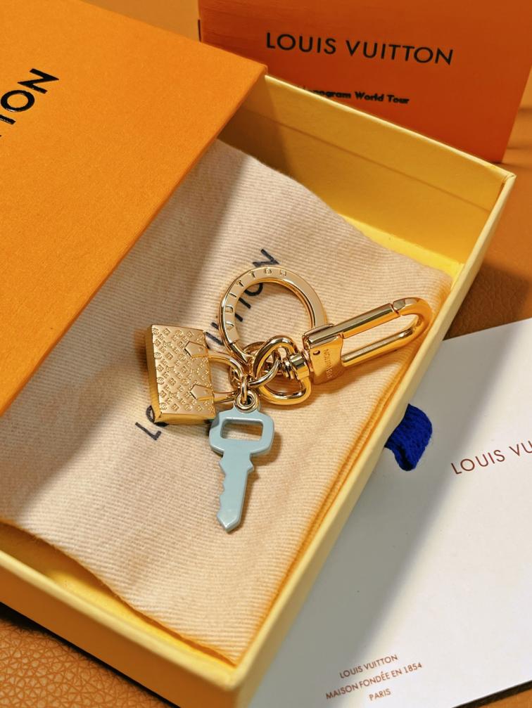 LV Louis vuitton lock key charms keychain 116574