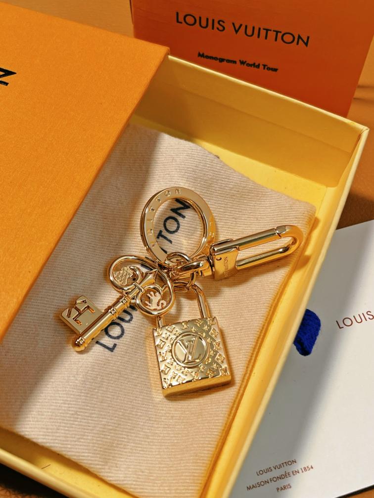 LV Louis vuitton lock key charms keychain 116572
