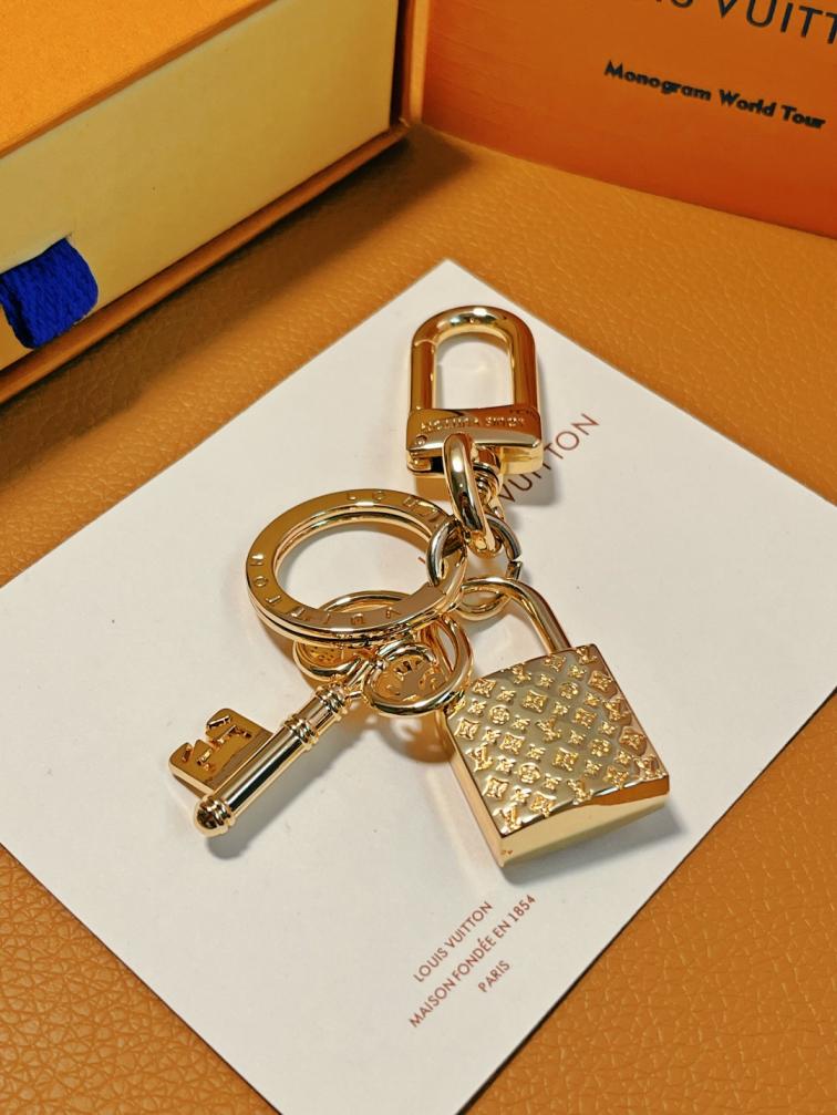 LV Louis vuitton lock key charms keychain 116572