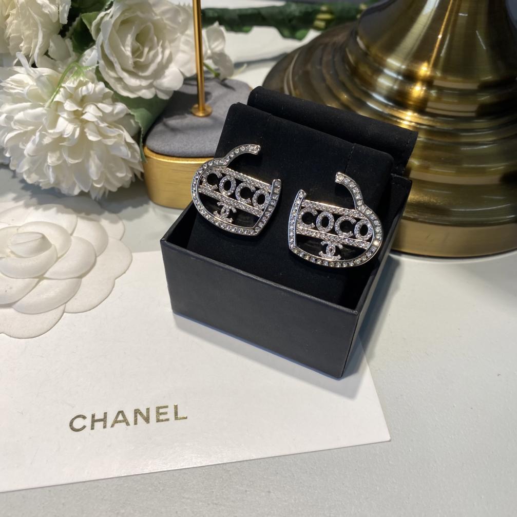 A1242 Chanel earrings