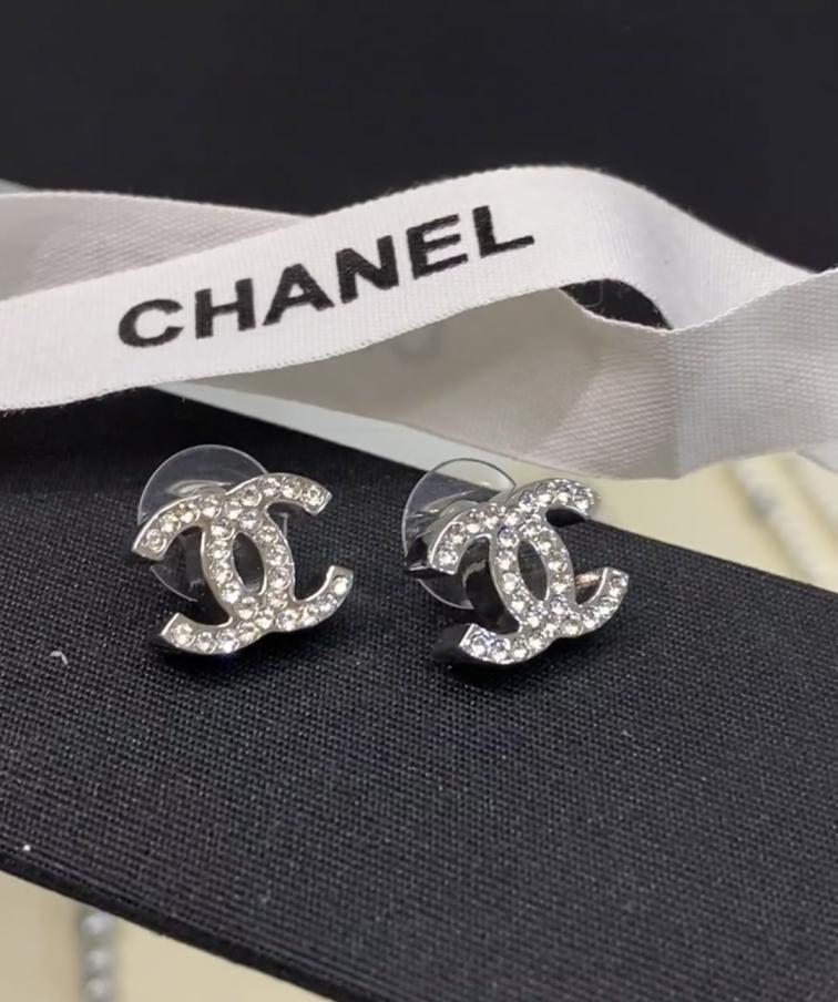 A1601 Chanel cc earrings