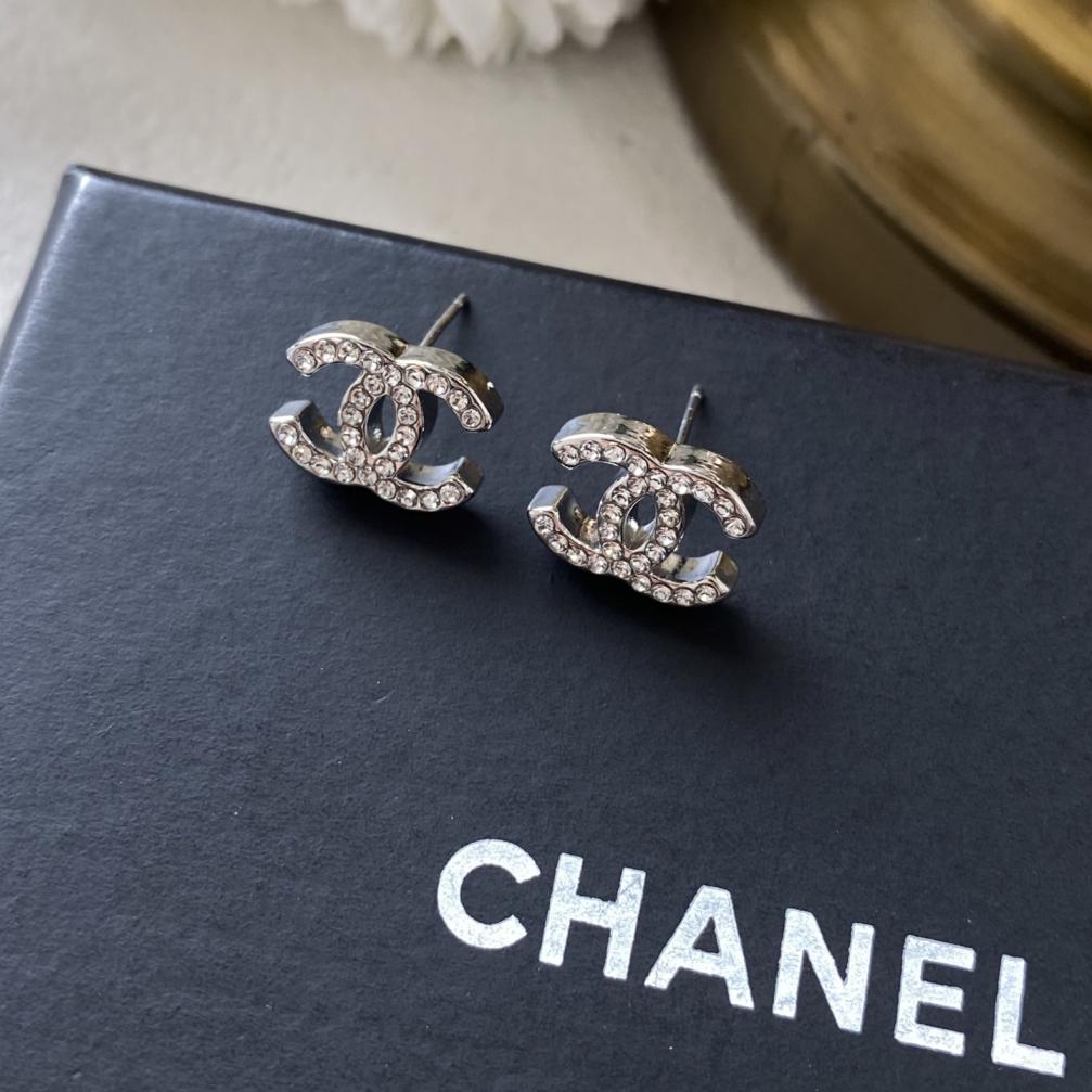 A1601 Chanel cc earrings