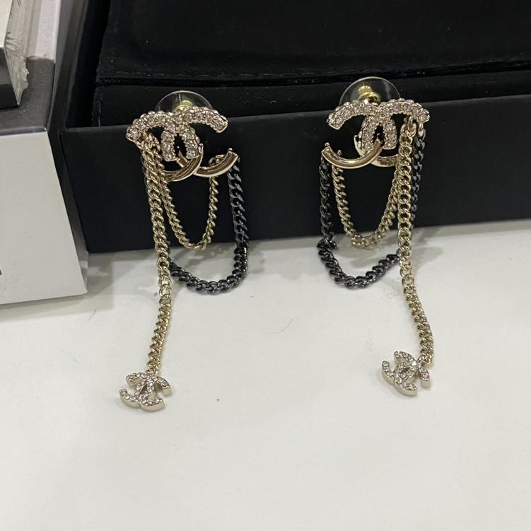 A609 Chanel earrings