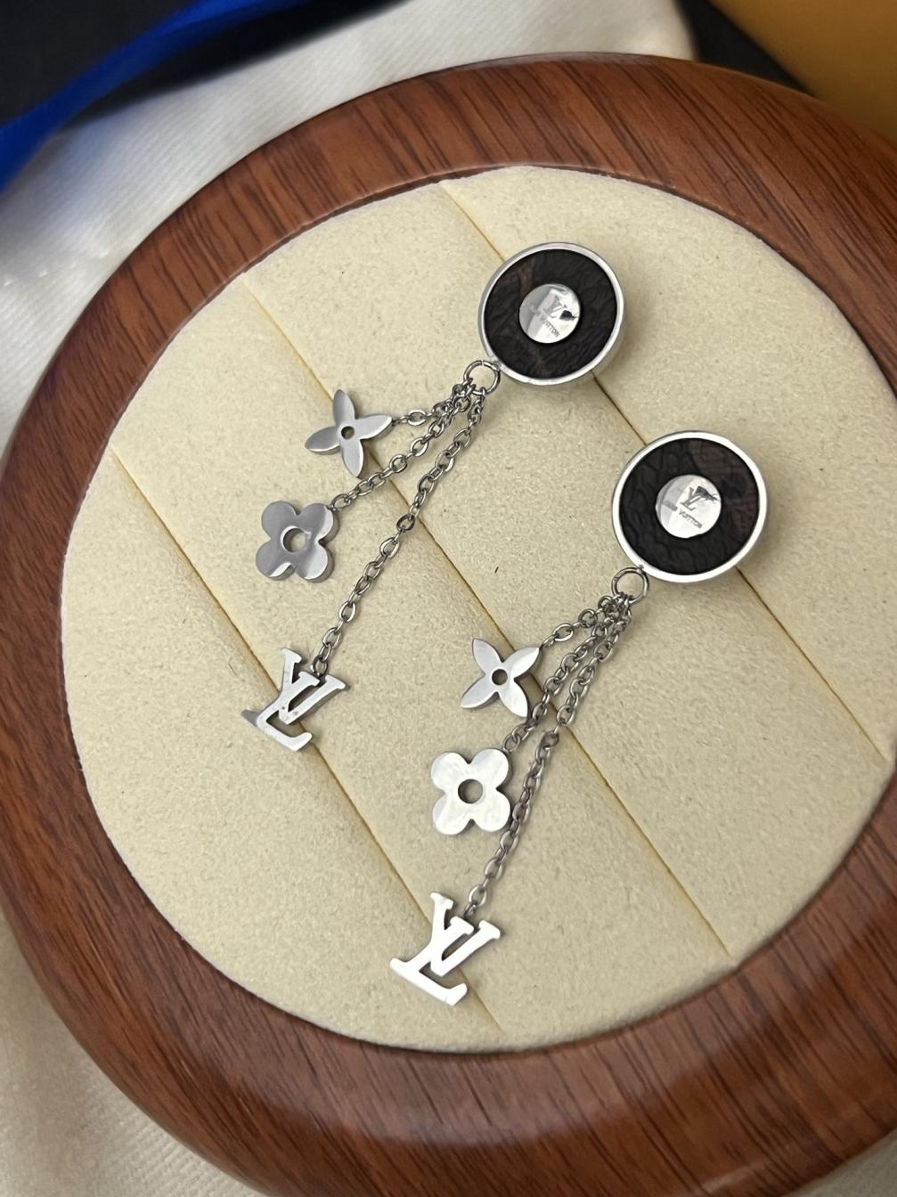 LV earrings 116622